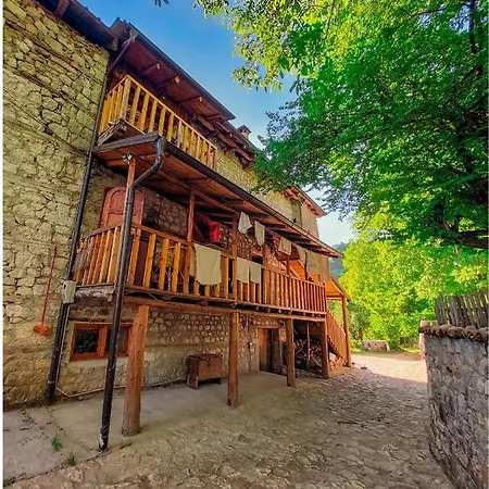 Kulla Hupi guesthouse Bulqize Extérieur photo