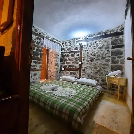 Kulla Hupi guesthouse Bulqize Extérieur photo